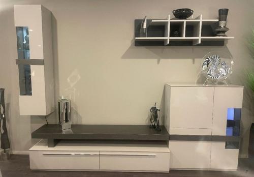 5 Pc. Custom Wall System