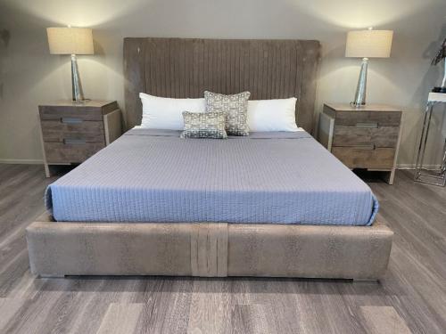 Custom Bedroom In Combination Wood & Lacquer