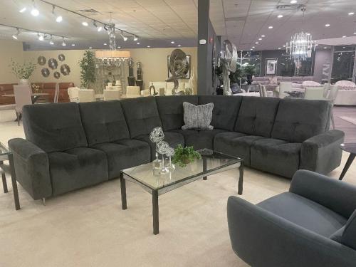4 Pc. Sectional With Motion