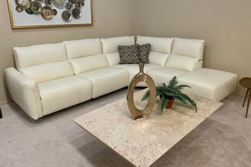 5 Pc. Leather Sectional With Motion