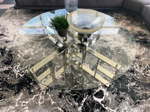 New! Cocktail Table With Glass Top