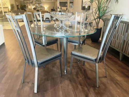 Dinette Set With Waterdrop Custom Glass Top