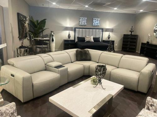6 Pc. Leaher Sectional With Motion